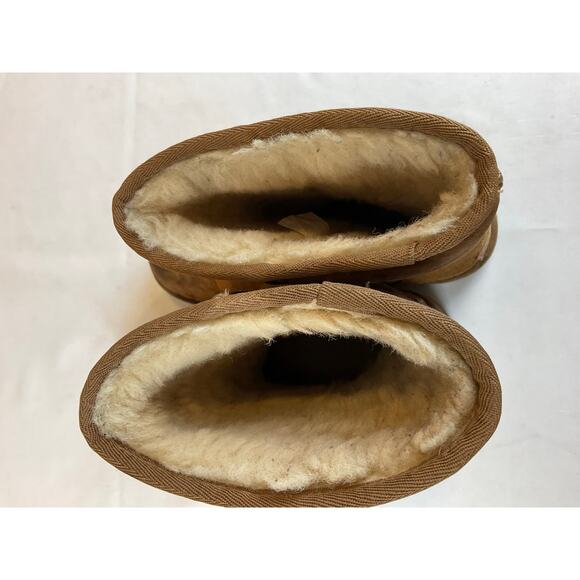 Ugg Women's Classic Boot, Brown - Women's size 7 - Picture 6 of 7